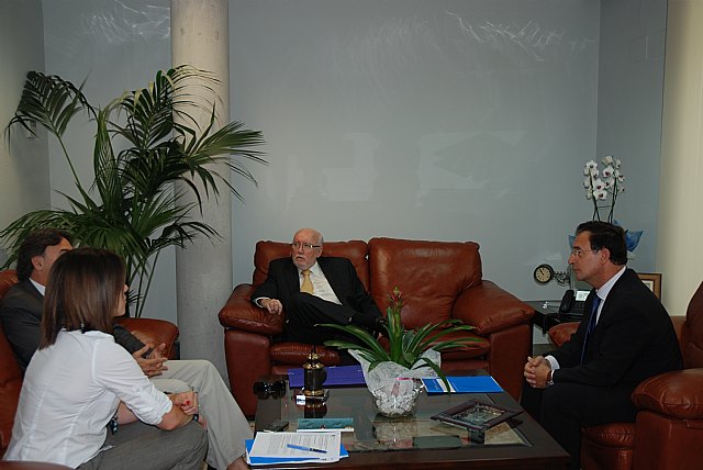 La Comunidad Autónoma y la Fiscalía del TSJ  estrechan su colaboración para avanzar en la protección de los menores - 1, Foto 1