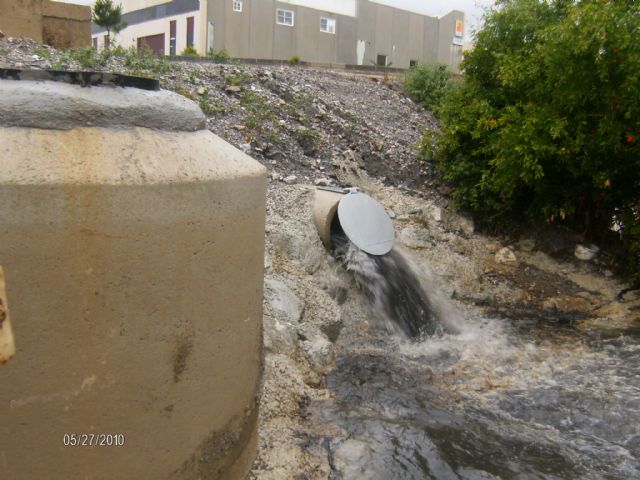 Alertan a la Guardia Civil de un vertido contaminante al cauce de la rambla Alta - 2
