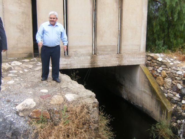 Alertan a la Guardia Civil de un vertido contaminante al cauce de la rambla Alta - 14