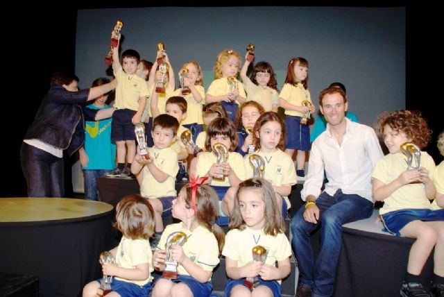 Alejandro Valverde fomenta la iniciativa del deporte en los centros escolares - 1, Foto 1
