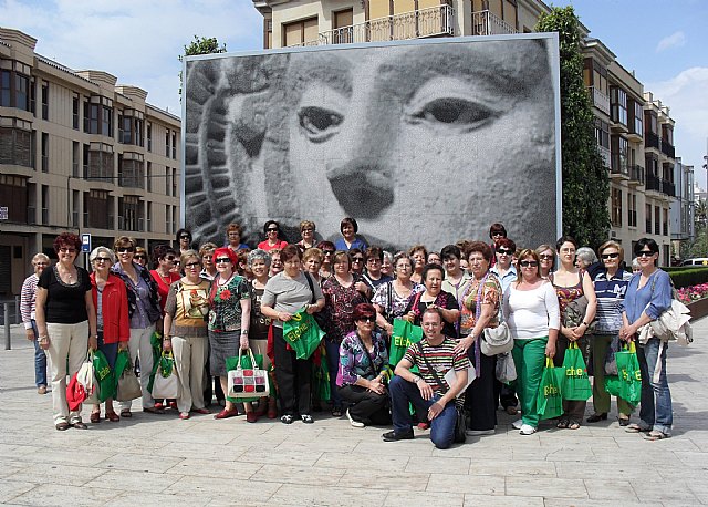 Más de 50 mujeres realizaron un viaje cultural a Elche a través del programa ‘Hábitos Saludables’ - 1, Foto 1