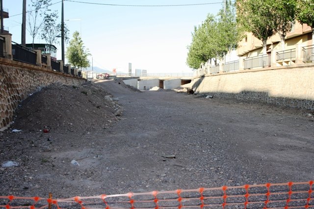 IU denuncia el abandono, desde hace semanas, de las obras de construcción de la Rotonda sobre la Rambla de la Santa - 2, Foto 2