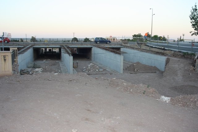 IU denuncia el abandono, desde hace semanas, de las obras de construcción de la Rotonda sobre la Rambla de la Santa - 3, Foto 3