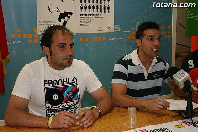 La renovada ejecutiva de Nuevas Generaciones del PP de Totana ha organizado una cena y un torneo de pdel benficos - 3