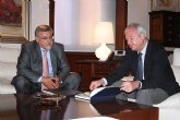 El presidente de la Comunidad, Ramn Luis Valcrcel, recibe al presidente de la Federacin de Moros y Cristianos de Murcia, Alfonso Glvez