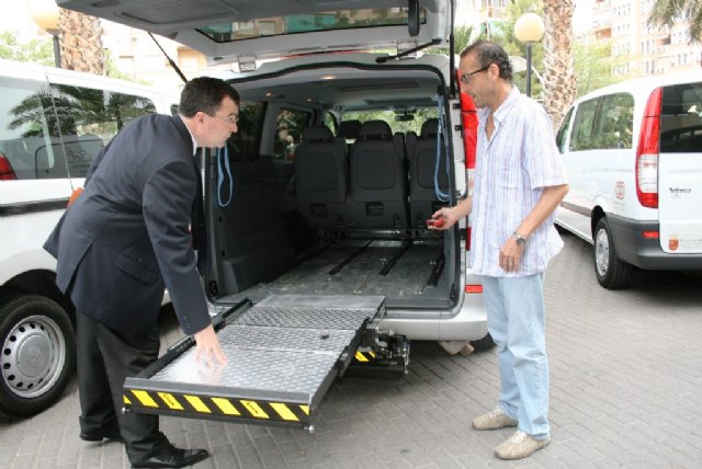 Agricultura entrega una barredora autopropulsada - aspiradora al Ayuntamiento de Santomera - 1, Foto 1