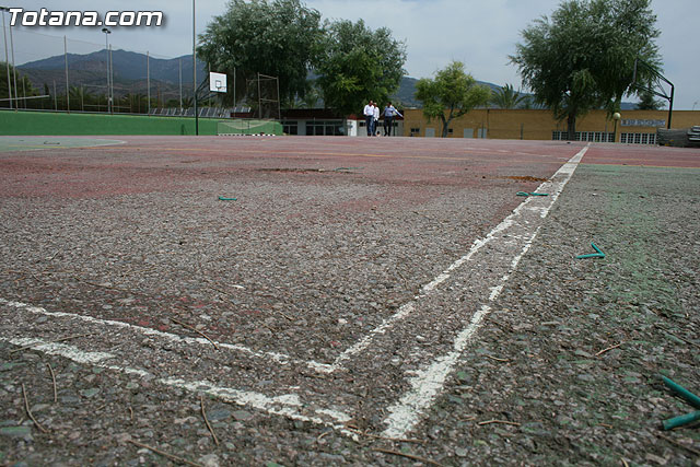 Autoridades municipales visitan las obras de cubricin de la pista del Polideportivo Municipal “6 de Diciembre” - 5