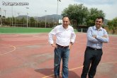 Autoridades municipales visitan las obras de cubrición de la pista del Polideportivo Municipal “6 de Diciembre”