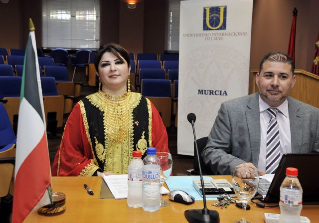 El embajador de Kuwait asistió en la Universidad de Murcia a la lectura de la tesis sobre el lujo en las cortes principescas de Arabia - 2, Foto 2