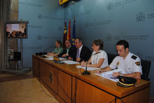 Policía y Guardia Civil ayudan a niños y jóvenes a prevenir malos hábitos y mejorar la seguridad en los centros educativos - 1, Foto 1