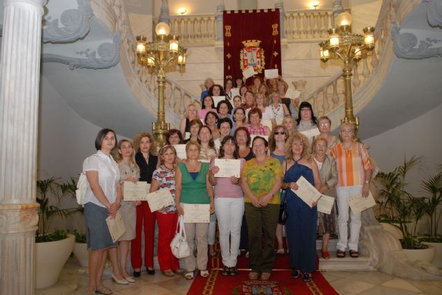 Más de un centenar de mujeres ya tienen sus diplomas de Informática - 3, Foto 3