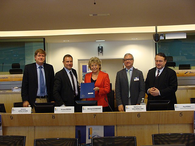 Valcárcel resalta la necesidad de que los medios de comunicación contribuyan a acercar Europa a los ciudadanos - 1, Foto 1