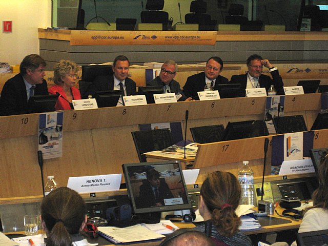 Valcárcel resalta la necesidad de que los medios de comunicación contribuyan a acercar Europa a los ciudadanos - 2, Foto 2
