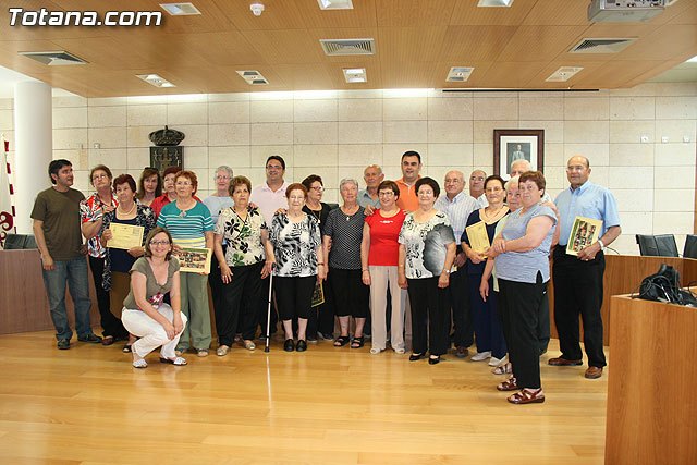 Los usuarios del Centro de Personas Mayores de El Paretón-Cantareros cierran el curso, Foto 1