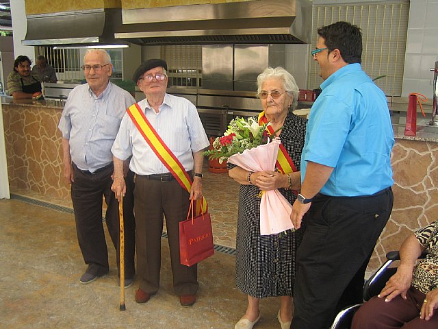 El Rey la Reina de los Servicios de Estancias Diurnas del Centro Municipal de Personas Mayores y del SEDA son coronados, Foto 1