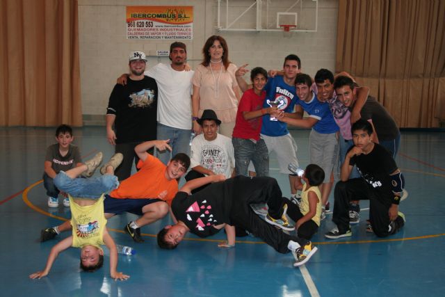 Los alumnos de las escuelas de Break Dance y Kárate saltan a la pista - 1, Foto 1