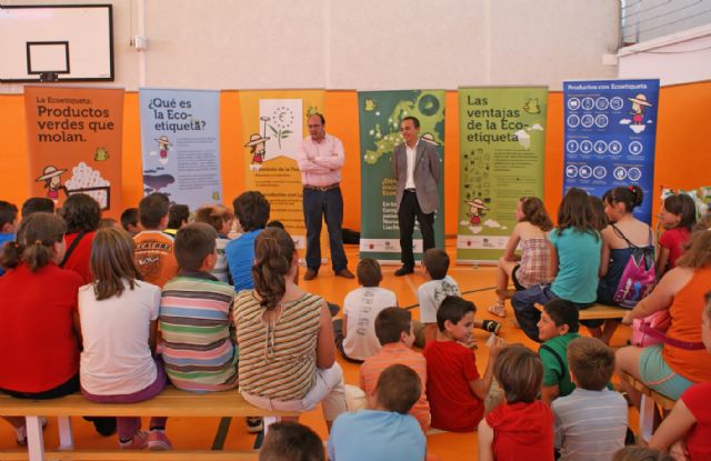 El Ayuntamiento y la Comunidad promueven la campaña ´Ecoetiqueta´ sobre consumo responsable y ecológico - 1, Foto 1