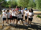 Los escolares de Blanca plantan rboles y los apadrinan para celebrar el Da del Medio Ambiente