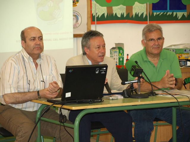 El concejal de Medio Ambiente inaugura las Jornadas Ambientales del colegio Juan XXIII - 1, Foto 1