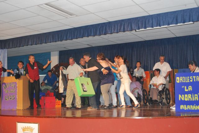 Divertida puesta en escena de la representación El hotel de los líos - 1, Foto 1