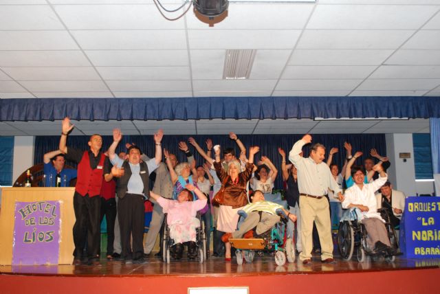 Divertida puesta en escena de la representación El hotel de los líos - 4, Foto 4