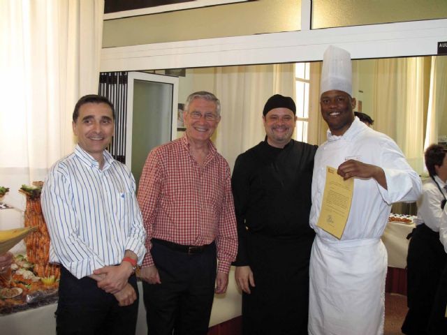 Diplomas para los nuevos camareros y cocineros de los cursos de Atención Social - 3, Foto 3