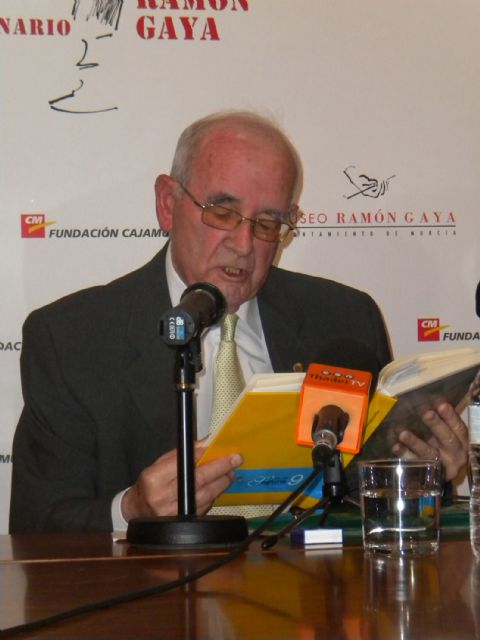 El poeta torreño Salvador Sandoval recibió el homenaje de los escritores murcianos - 1, Foto 1