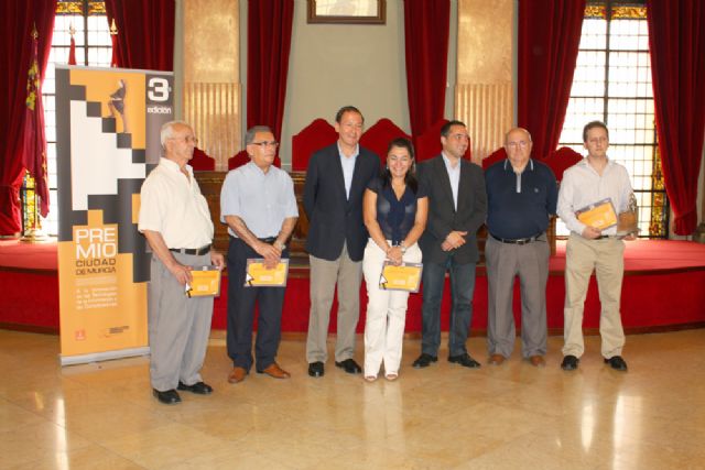 El Alcalde Cámara entrega el premio Ciudad de Murcia a cuatro asociaciones que han apostado por la innovación en las tecnologías de la información - 1, Foto 1