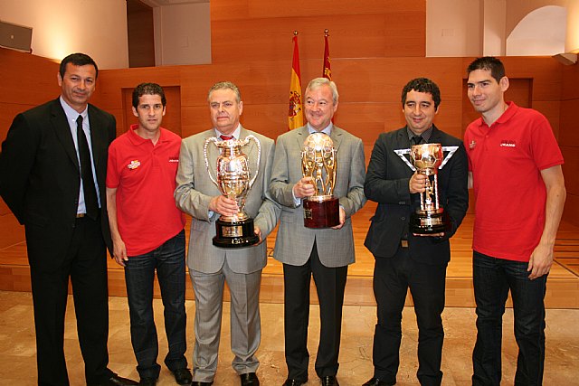 Valcárcel recibe a ElPozo Murcia Turística tras proclamarse por quinta vez campeón de la Liga de Fútbol Sala - 4, Foto 4