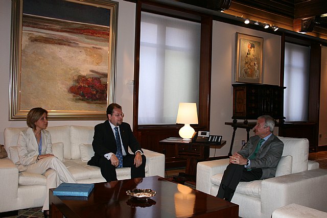 El presidente de la Comunidad recibe al cónsul de Ecuador, Patricio Garcés - 1, Foto 1