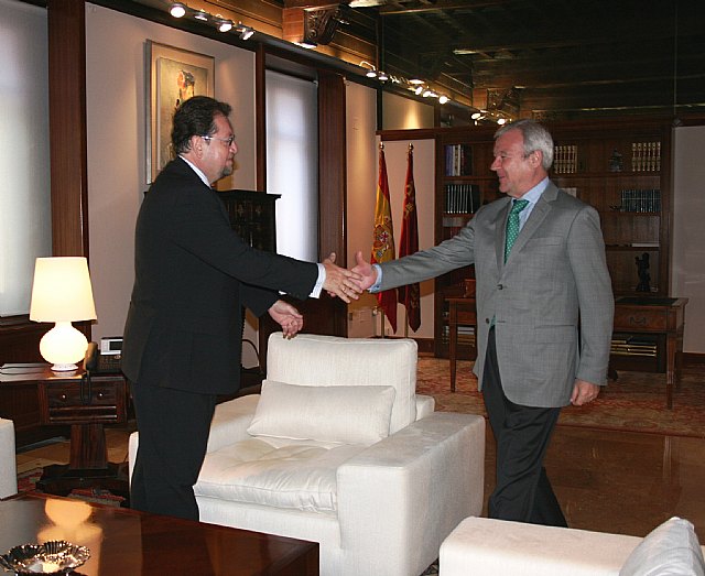 El presidente de la Comunidad recibe al cónsul de Ecuador, Patricio Garcés - 2, Foto 2