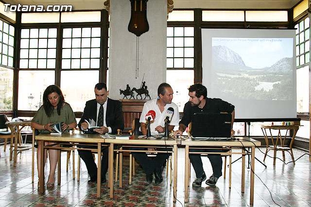 Autoridades municipales asisten a la presentacin de la “Gua Geolgica del Parque Regional de Sierra Espuña” - 9