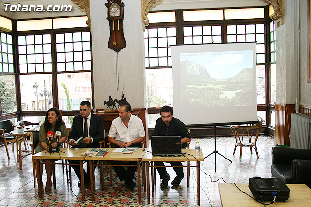 Autoridades municipales asisten a la presentacin de la “Gua Geolgica del Parque Regional de Sierra Espuña” - 11