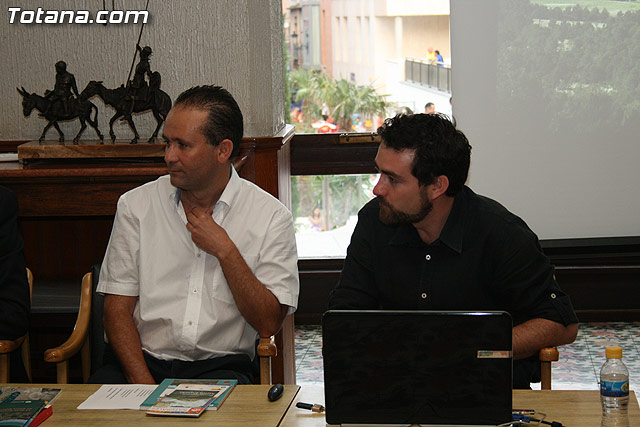 Autoridades municipales asisten a la presentacin de la “Gua Geolgica del Parque Regional de Sierra Espuña” - 12