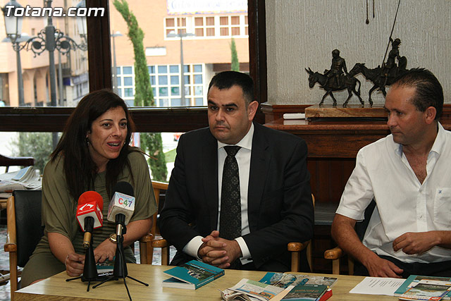 Autoridades municipales asisten a la presentacin de la “Gua Geolgica del Parque Regional de Sierra Espuña” - 13