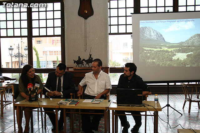 Autoridades municipales asisten a la presentacin de la “Gua Geolgica del Parque Regional de Sierra Espuña” - 15