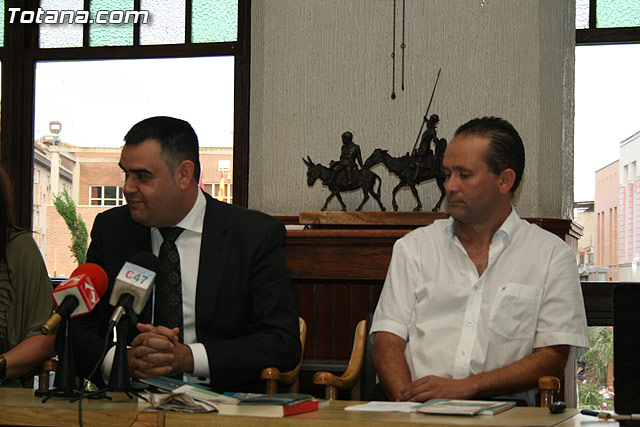 Autoridades municipales asisten a la presentacin de la “Gua Geolgica del Parque Regional de Sierra Espuña” - 16