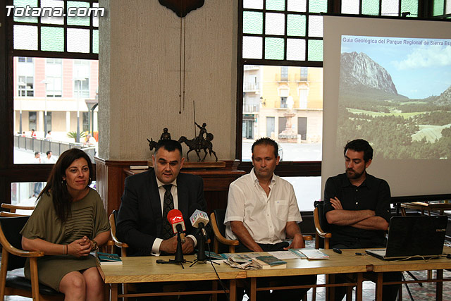 Autoridades municipales asisten a la presentacin de la “Gua Geolgica del Parque Regional de Sierra Espuña” - 19