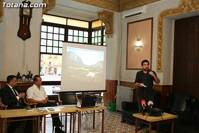 Autoridades municipales asisten a la presentacin de la “Gua Geolgica del Parque Regional de Sierra Espuña” - 30