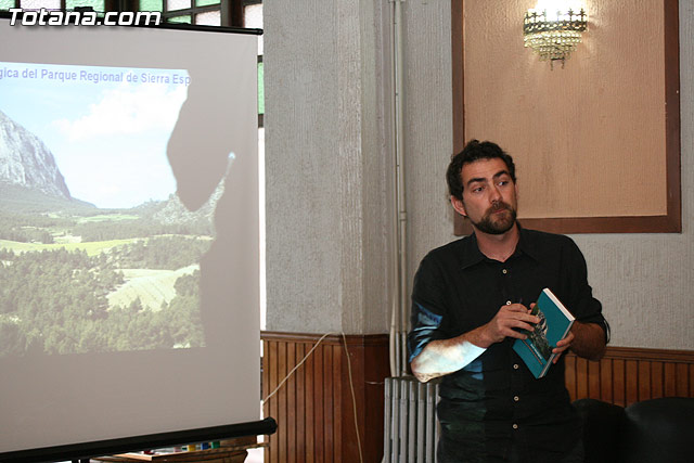 Autoridades municipales asisten a la presentacin de la “Gua Geolgica del Parque Regional de Sierra Espuña” - 28