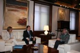 El presidente de la Comunidad recibe al cnsul de Ecuador, Patricio Garcs