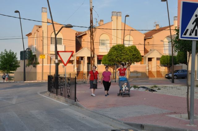 La Escuela Taller refuerza la seguridad del cruce Gran Vía-Avenida de La Paz con la instalación de barandillas en las aceras - 1, Foto 1