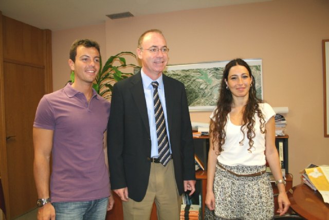 La Comunidad fomenta la formación de estudiantes europeos con la oferta de prácticas en la Consejería Obras Públicas - 1, Foto 1