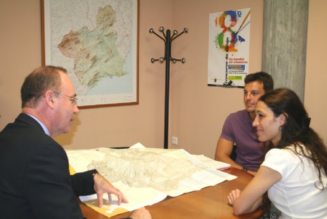 La Comunidad fomenta la formación de estudiantes europeos con la oferta de prácticas en la Consejería Obras Públicas - 2, Foto 2