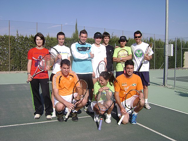 Jugadores británicos entrenan en la Escuela del C. T. Totana., Foto 1