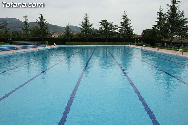 Mañana miércoles, día de la Región, se abrirán las piscinas del polideportivo municipal 6 de diciembre con entrada y transporte gratuitos, Foto 1
