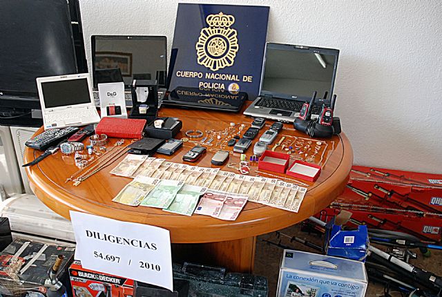 Por funcionarios de la Comisaría del Cuerpo Nacional de Policía de Molina de Segura, se ha procedido a la detención de tres individuos - 1, Foto 1