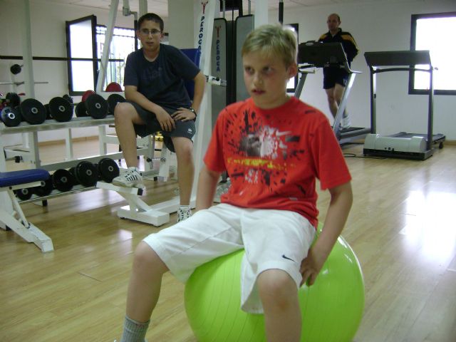 Jugadores britnicos entrenan en la Escuela del C. T. Totana. - 2