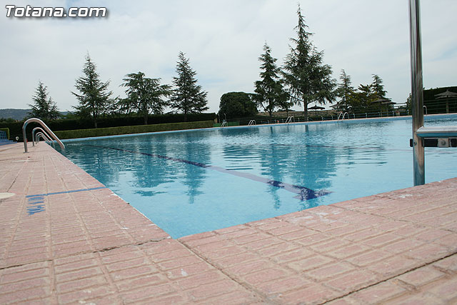 Mañana mircoles, da de la Regin, se abrirn las piscinas del polideportivo municipal 