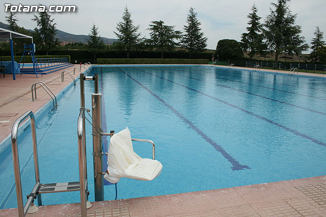 Mañana mircoles, da de la Regin, se abrirn las piscinas del polideportivo municipal 